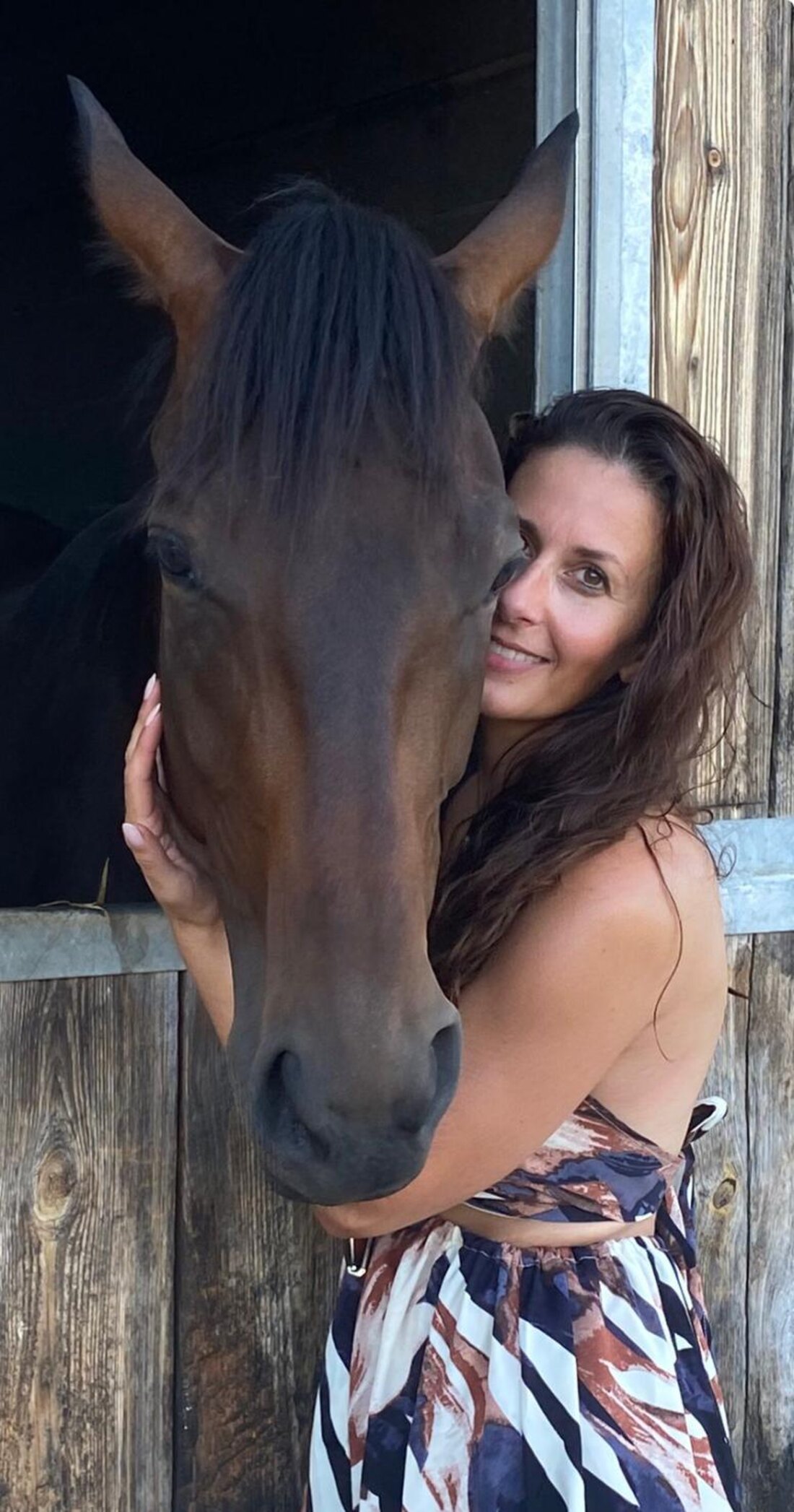 Audrey, fondatrice de Vitalcare, avec Leyla, sa jument